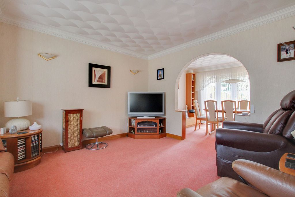 Property photo 2 of 25