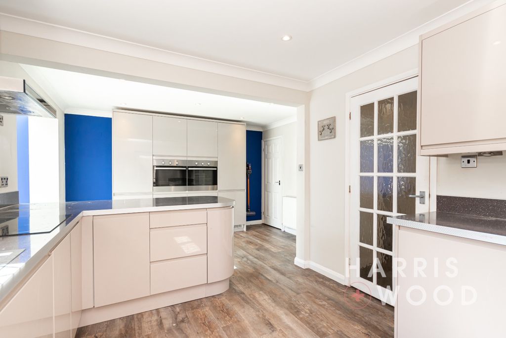 Property photo 3 of 12 4505453