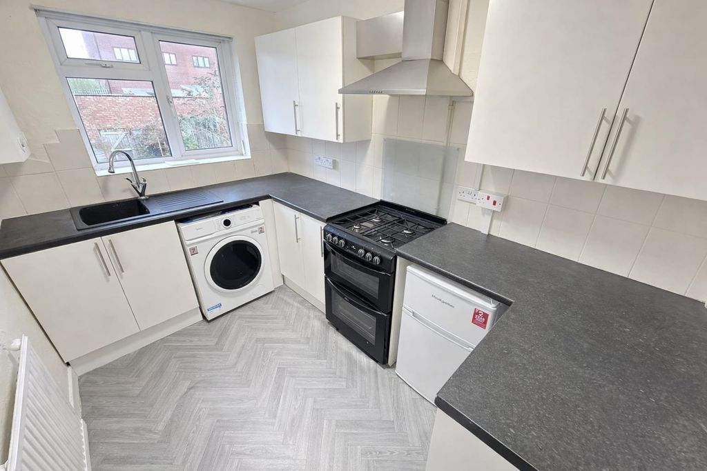 Property photo 2 of 7 4911922