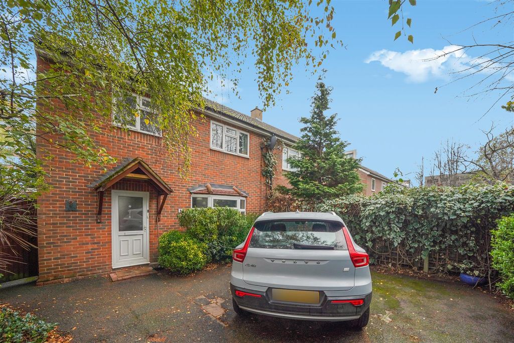 Property photo 1 of 15 Carlton Villas