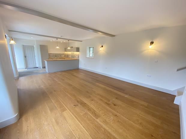 Property photo 3 of 10 Lounge