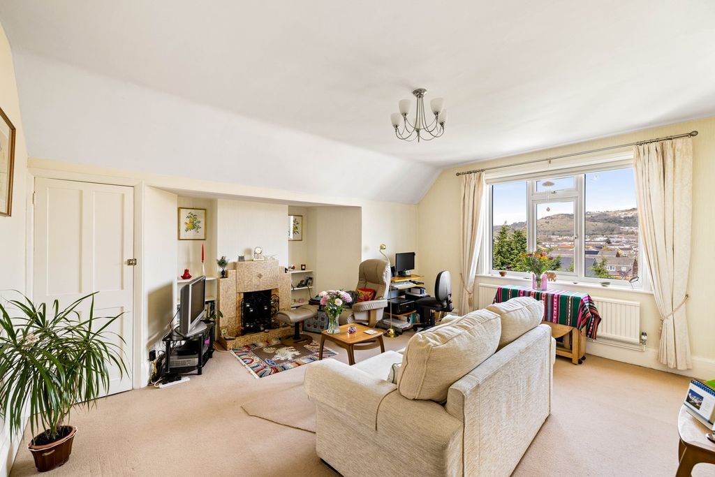 Property photo 2 of 14