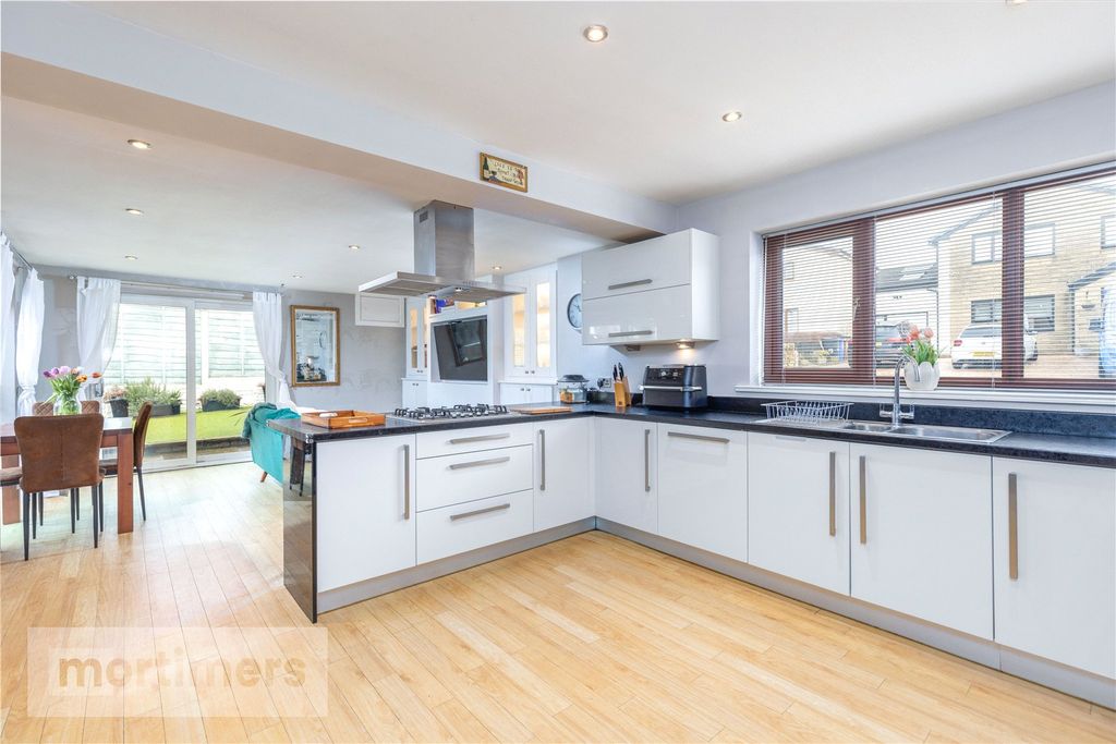 Property photo 2 of 29 Kitchen Dining Area