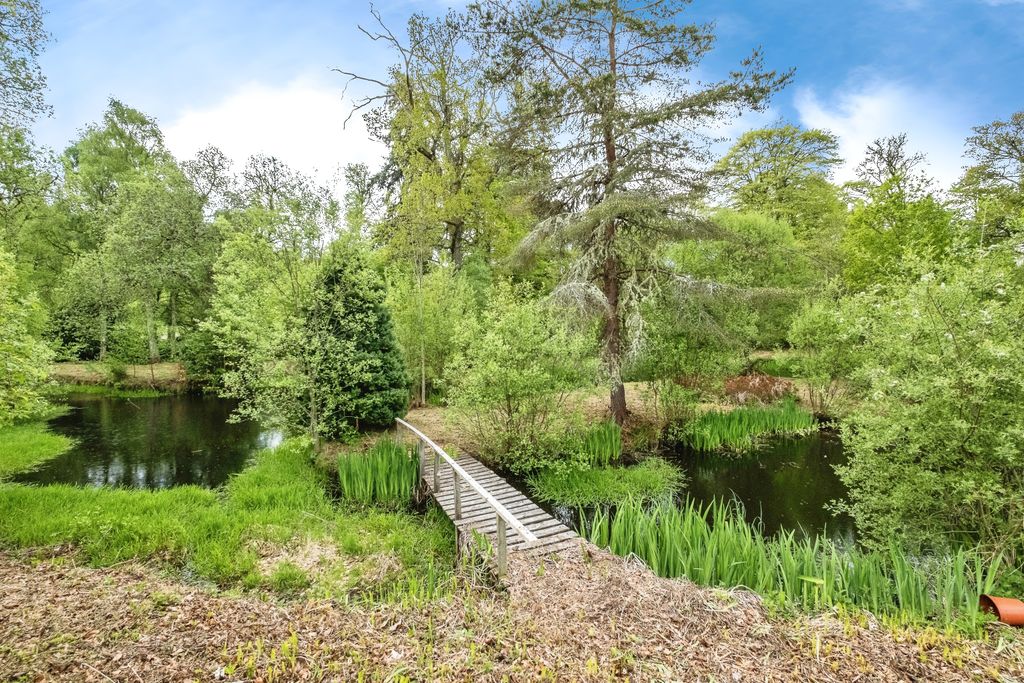 Property photo 3 of 18 Grounds