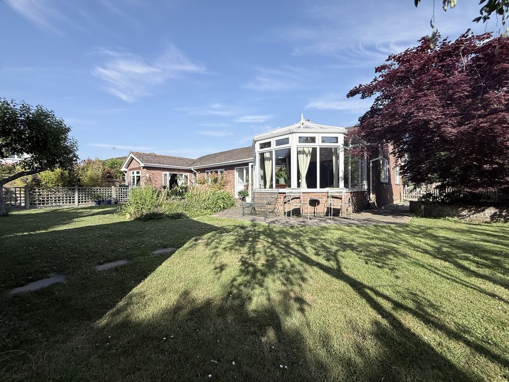 Property photo 2 of 32