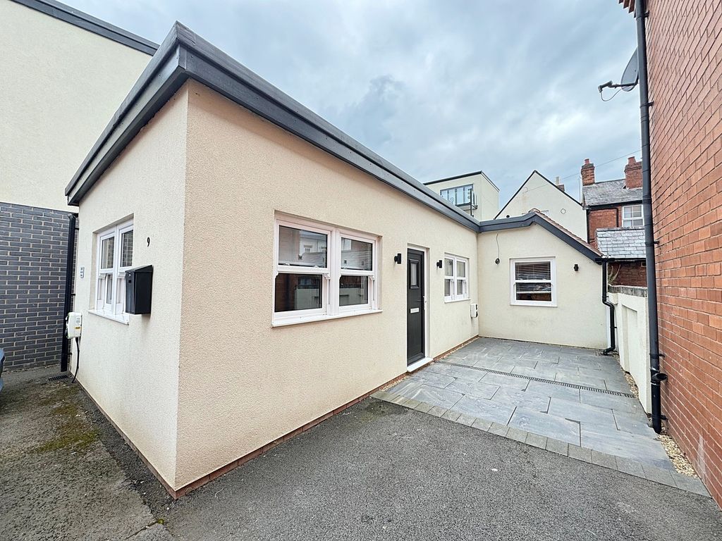 Property photo 1 of 10 Front