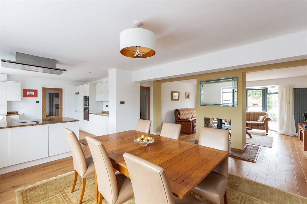 Property photo 2 of 36