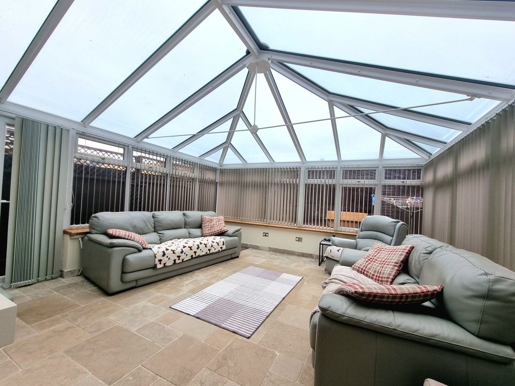 Property photo 3 of 23 Conservatory