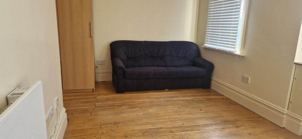 Property photo 2 of 7 Gallery