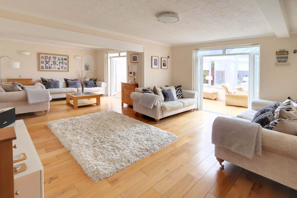 Property photo 2 of 27