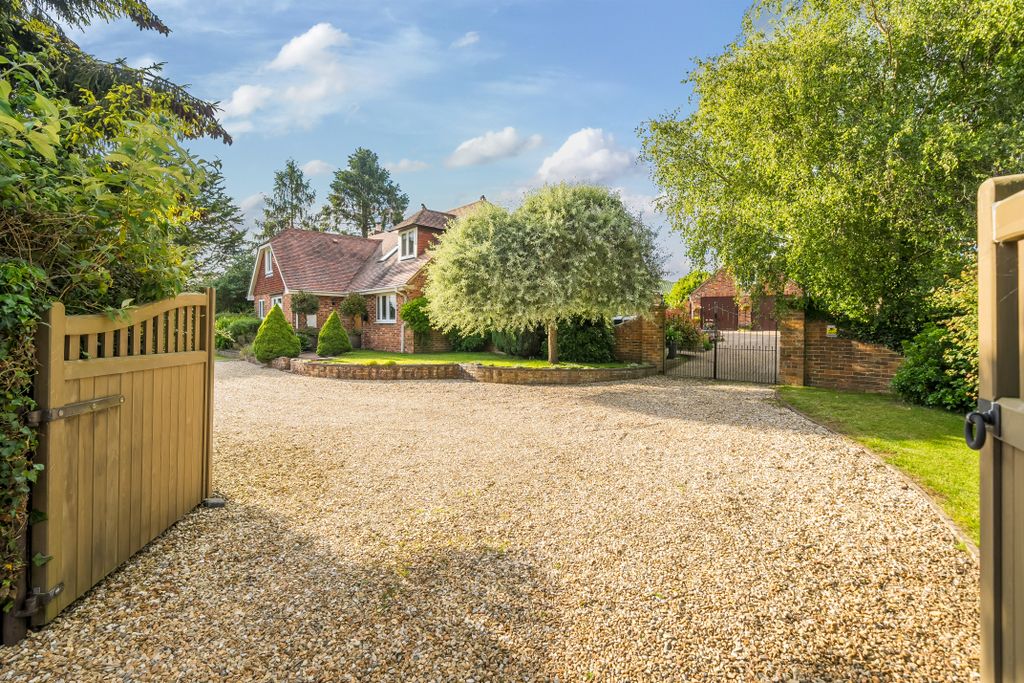 Property photo 2 of 27