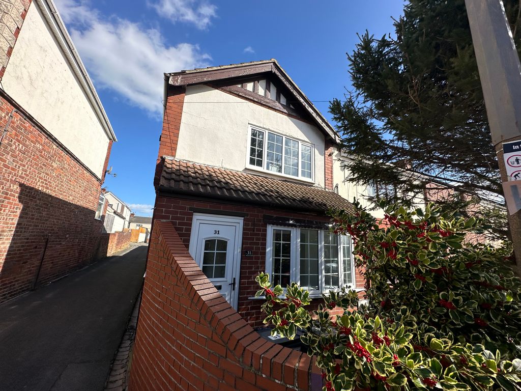 Property photo 1 of 9 Bedroom