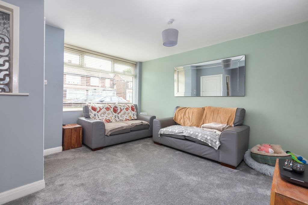 Property photo 3 of 14 Lounge