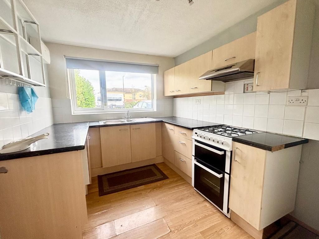 Property photo 2 of 11 Kitchen
