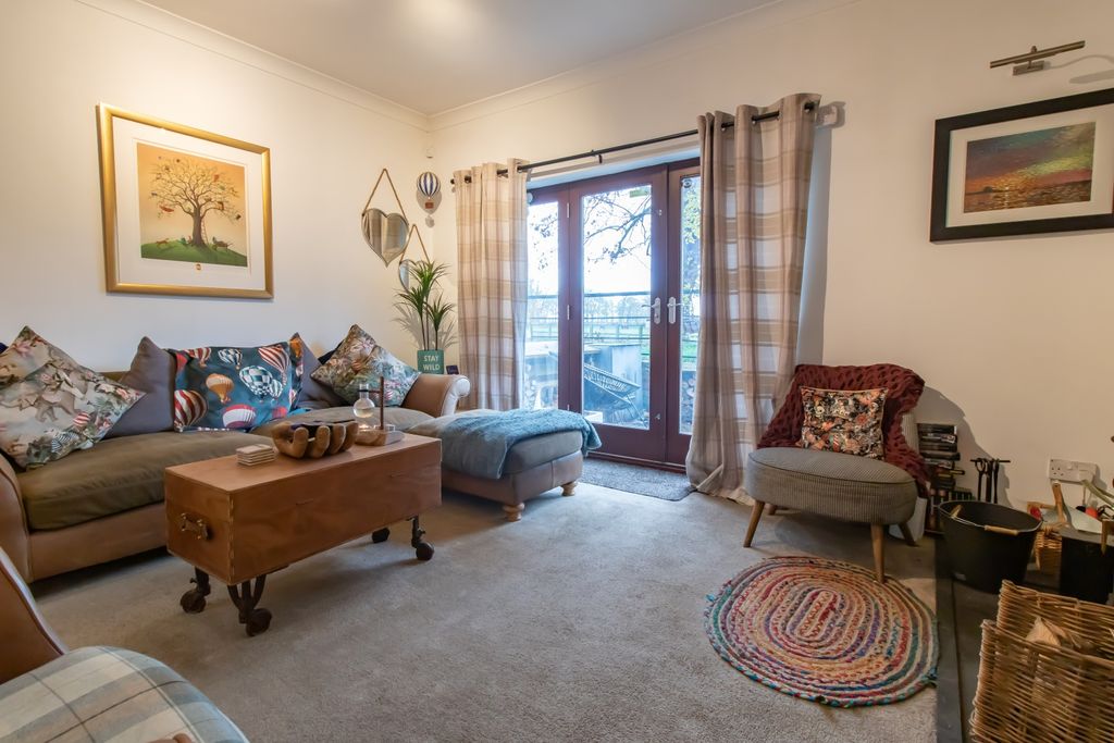 Property photo 2 of 13 Image 3