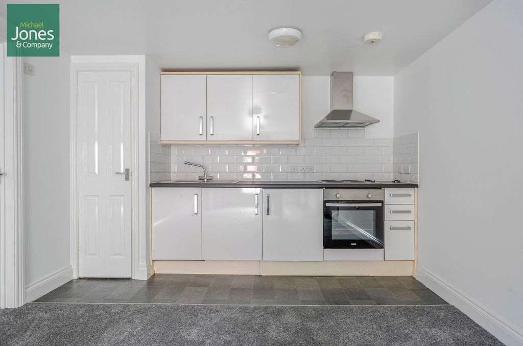 Property photo 3 of 6 Kitchen