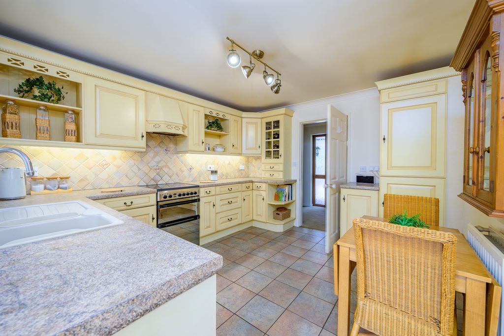 Property photo 3 of 26 Kitchen