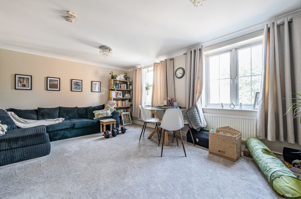 Property photo 3 of 13 1340339-2-689B674...