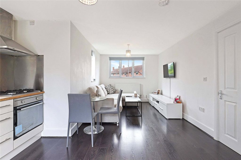 Property photo 2 of 19 Picture No. 12