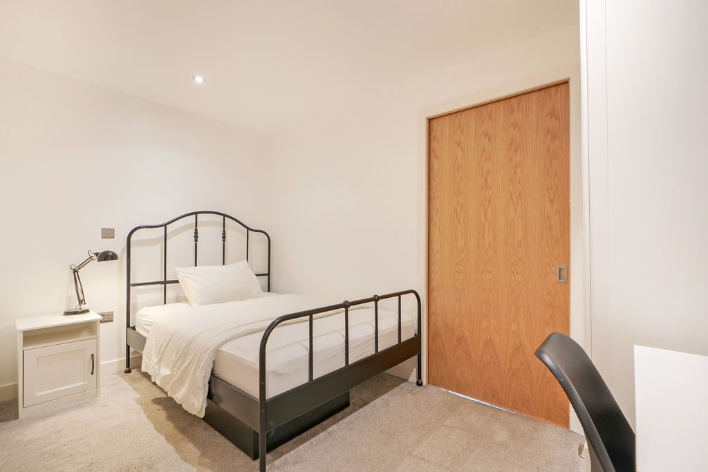 Property photo 1 of 15 Studio: Bedroom