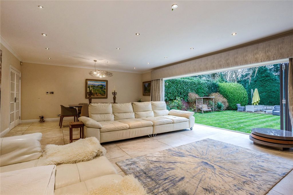 Property photo 2 of 22 Sitting Room