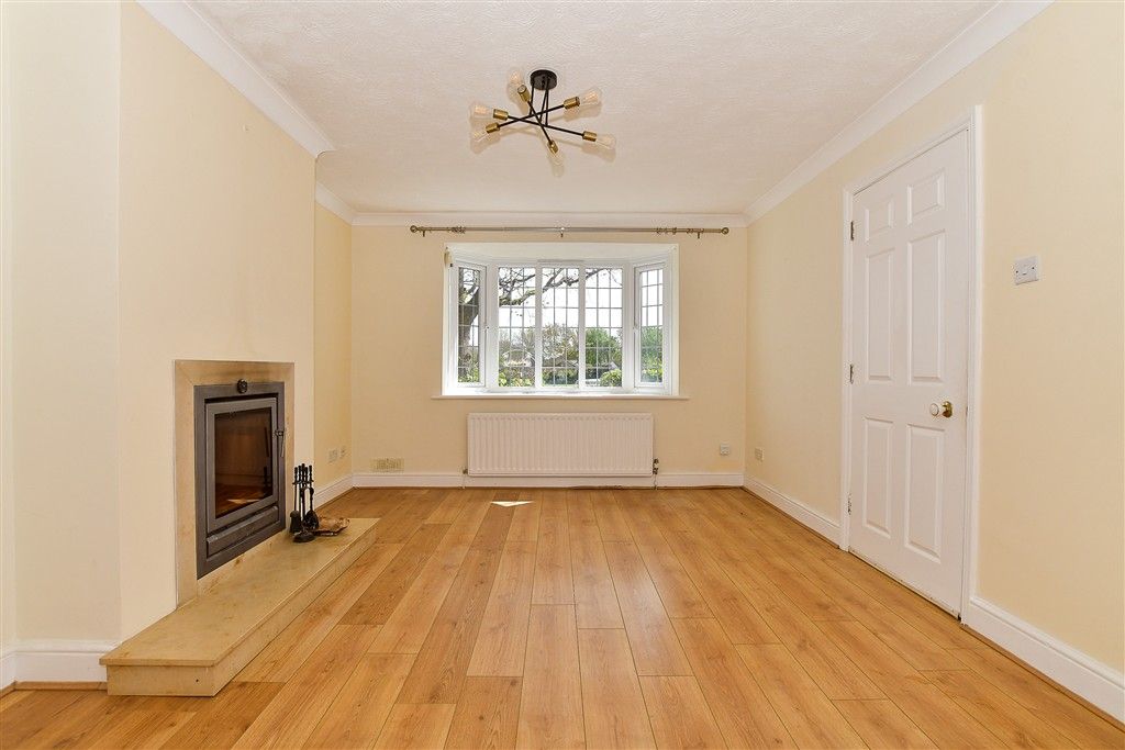 Property photo 3 of 10 Lounge