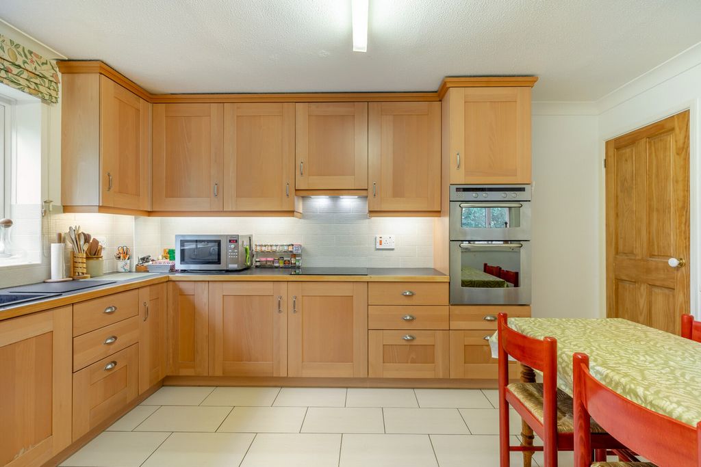 Property photo 3 of 33