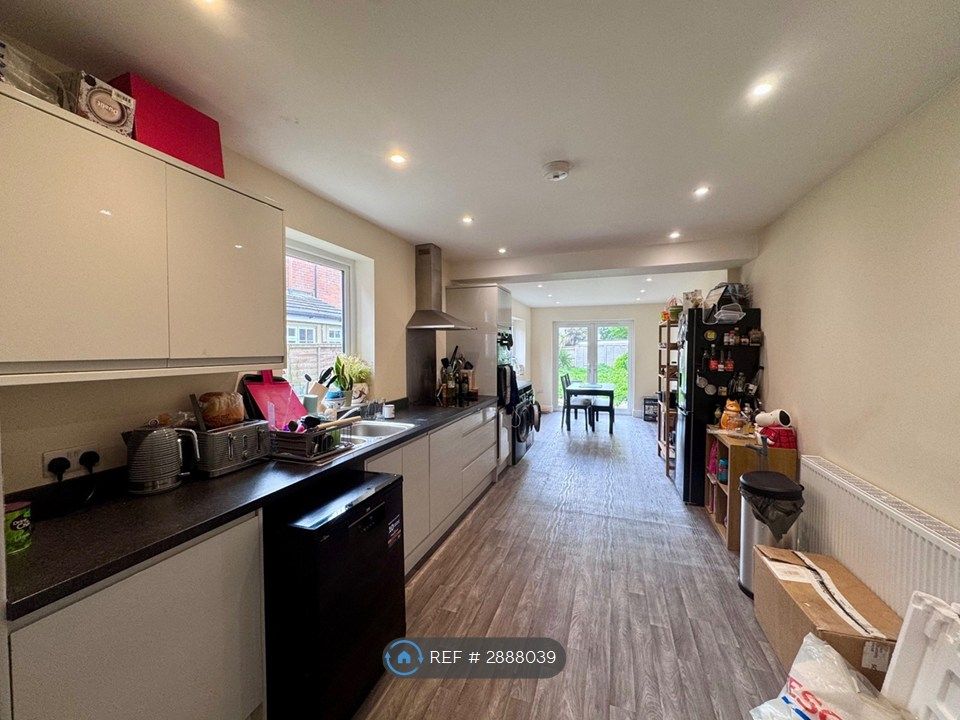 Property photo 3 of 14 Kitchen
