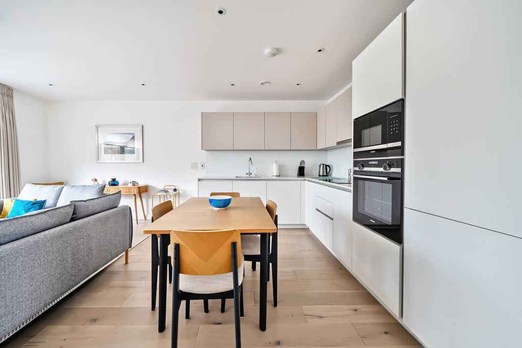 Property photo 3 of 20 1423713-12-69A6c8...