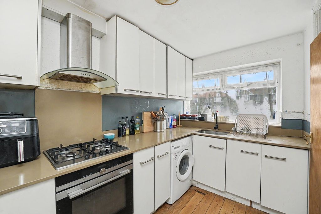 Property photo 2 of 24 Kitchen