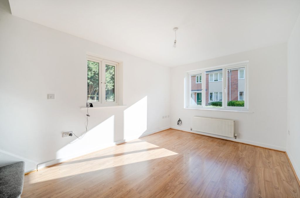 Property photo 2 of 11 1353883-8-68Dba7Bb60451