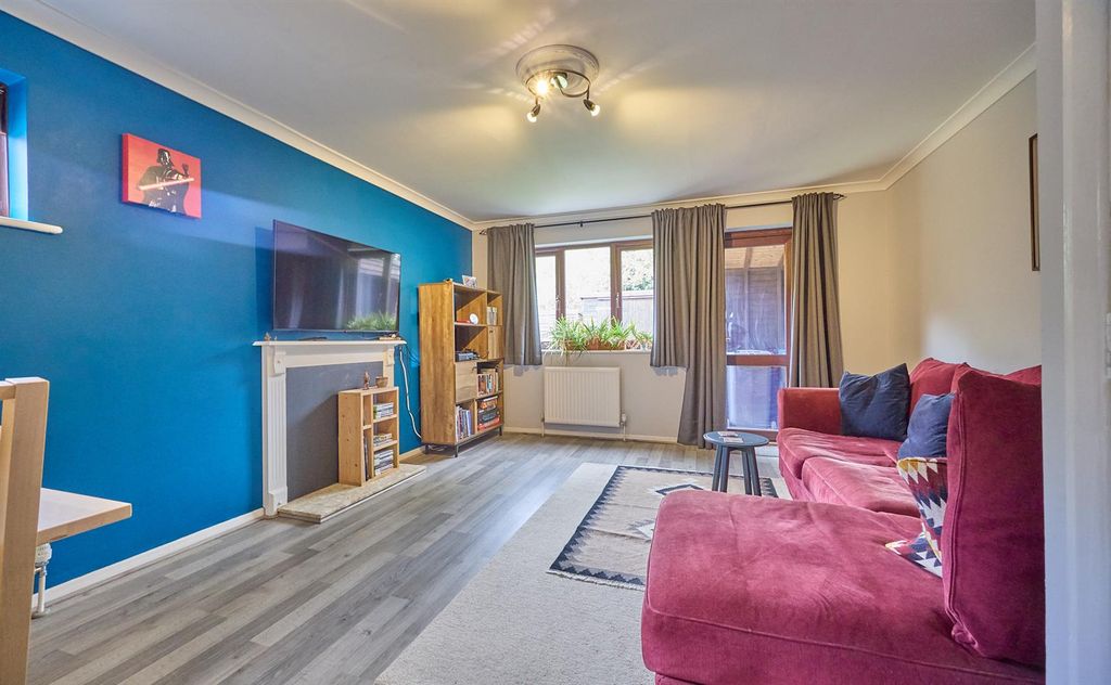 Property photo 3 of 12 Dove Close_1.Jpg