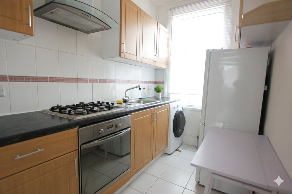 Property photo 2 of 8 Picture No. 15