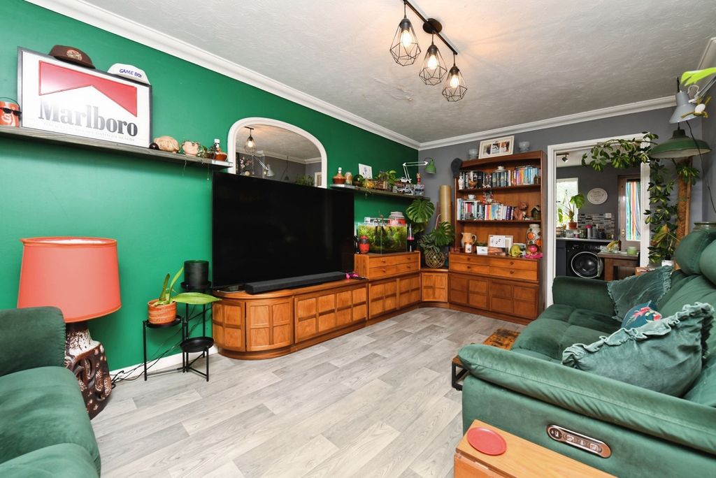 Property photo 3 of 12 Pbox-Img.Jpg