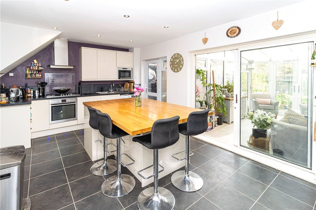 Property photo 2 of 19 Kitchen