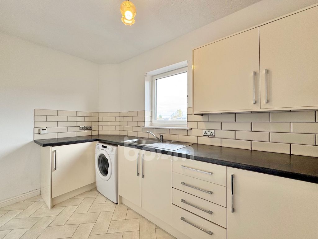 Property photo 3 of 23 Medine Court, Beith Kitchen Shot
