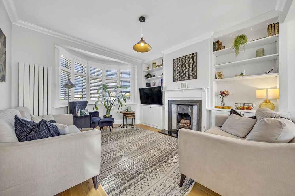 Property photo 2 of 27