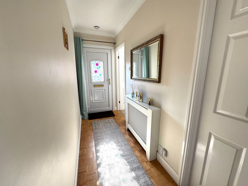 Property photo 2 of 11 Hallway