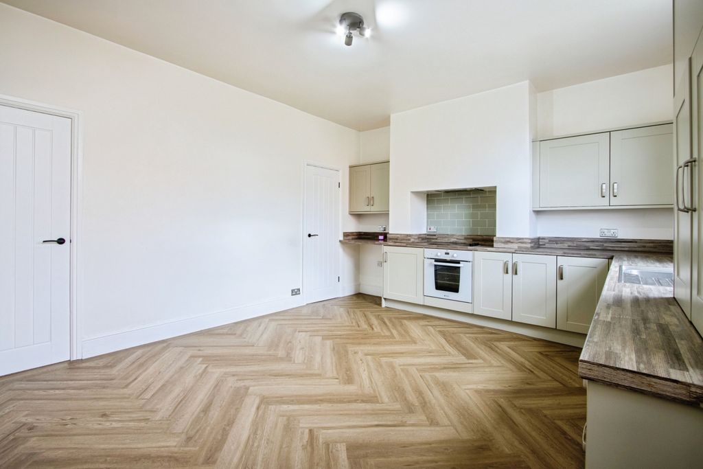 Property photo 3 of 18 Kitchen/Dining Room