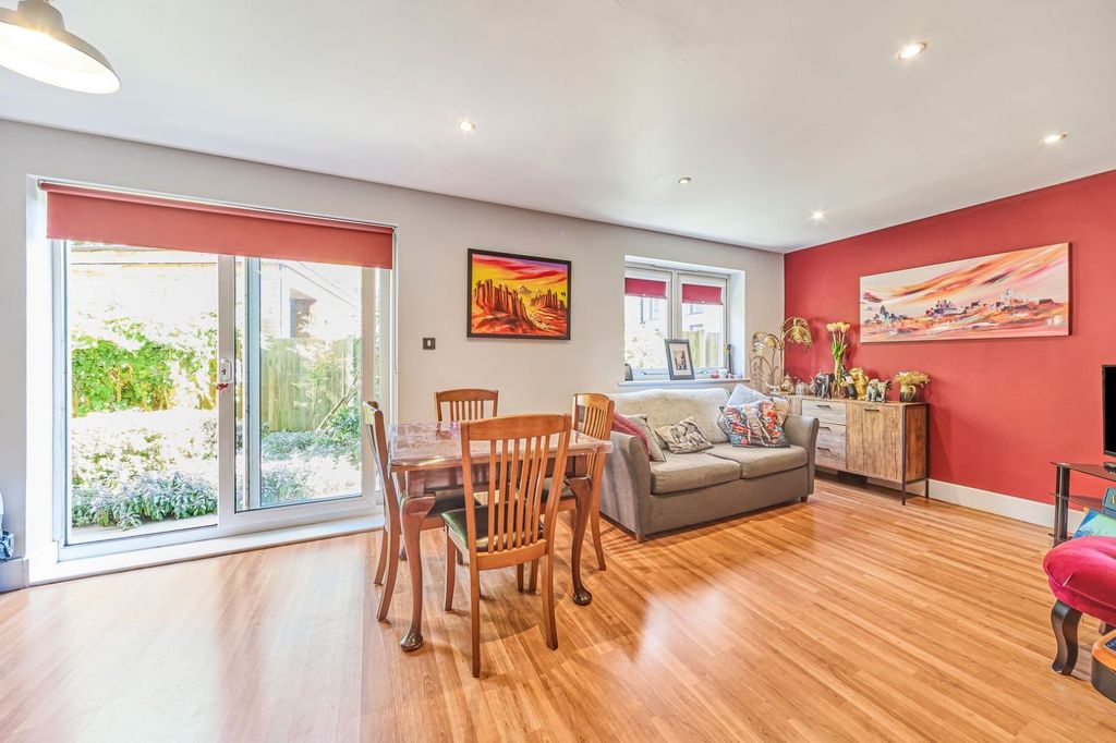 Property photo 1 of 17 Picture No. 04