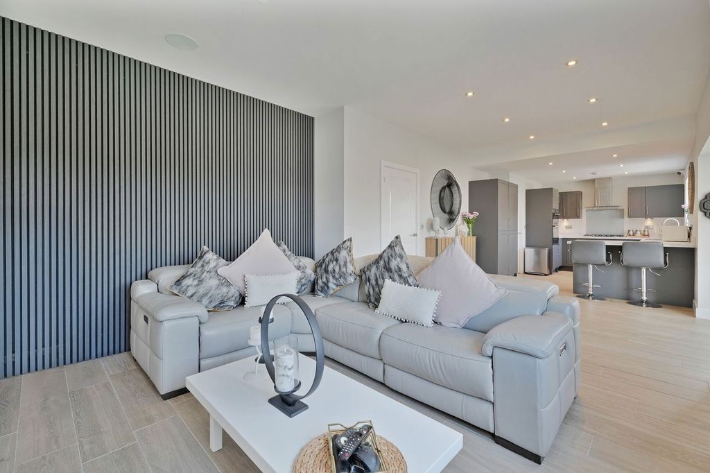 Property photo 3 of 50