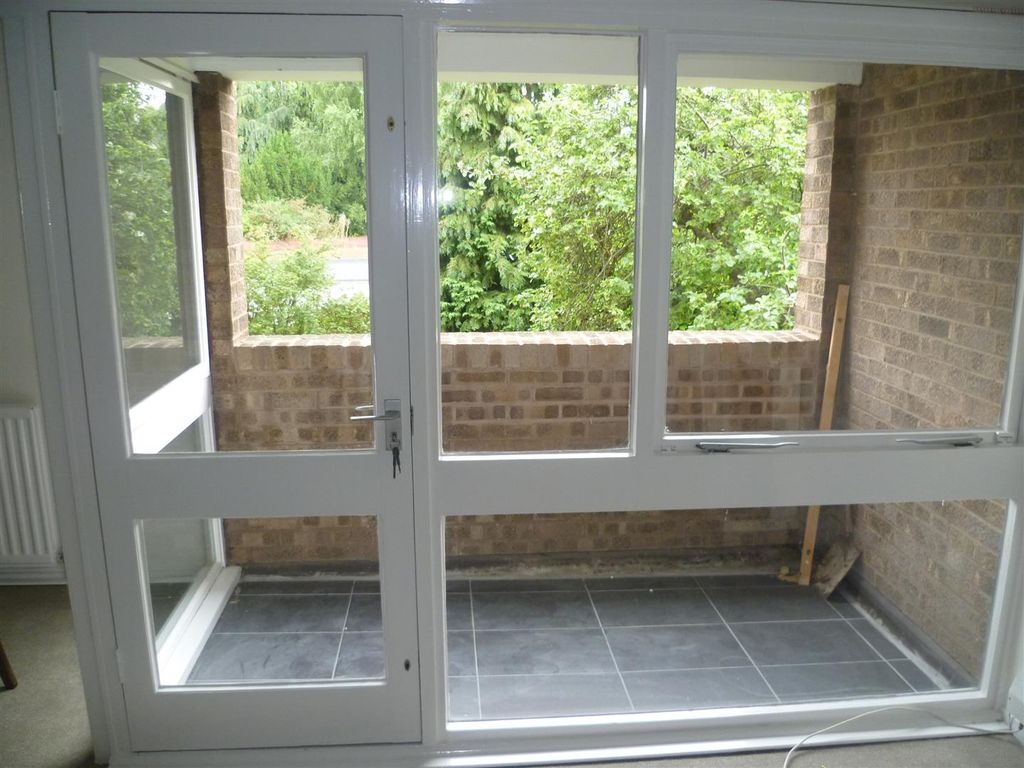 Property photo 3 of 13 Inventory Pics 16 Victoria Gardens June 2014 009.J