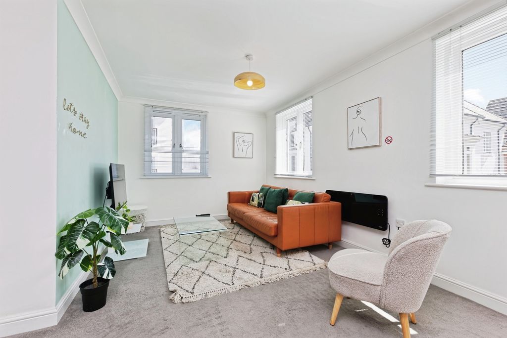 Property photo 2 of 10 Pbox-Img.Jpg