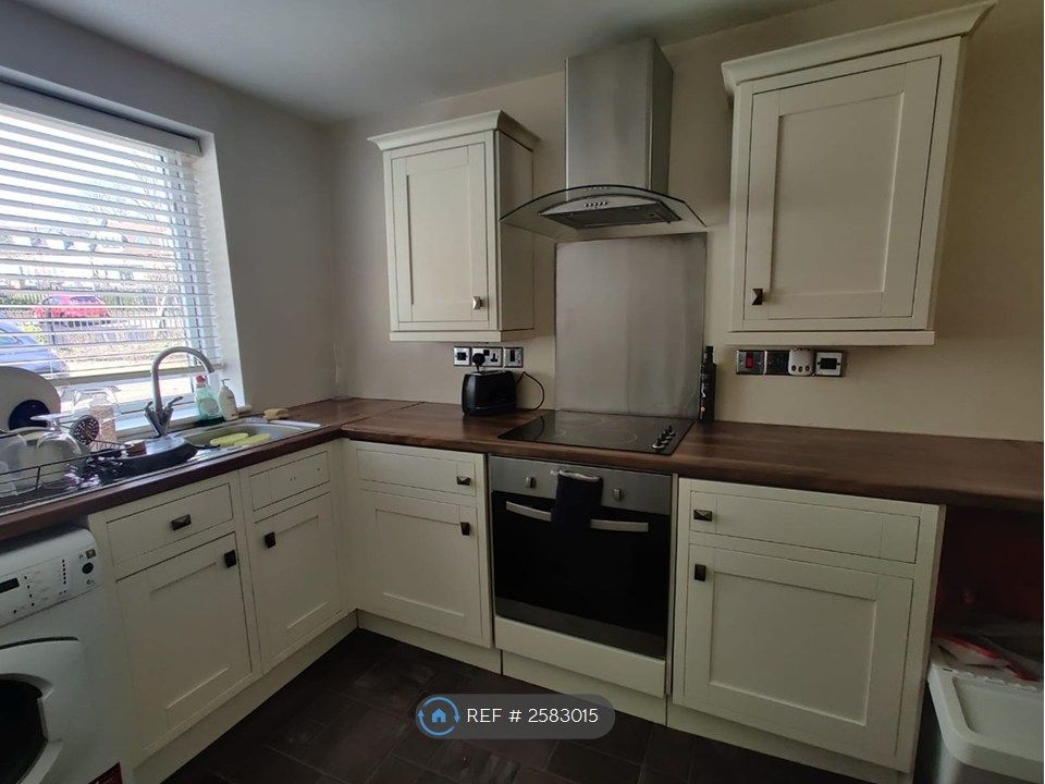 Property photo 2 of 6 Kitchen
