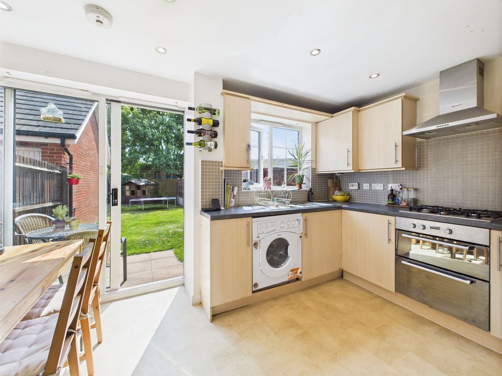 Property photo 3 of 15 Dining Kitchen