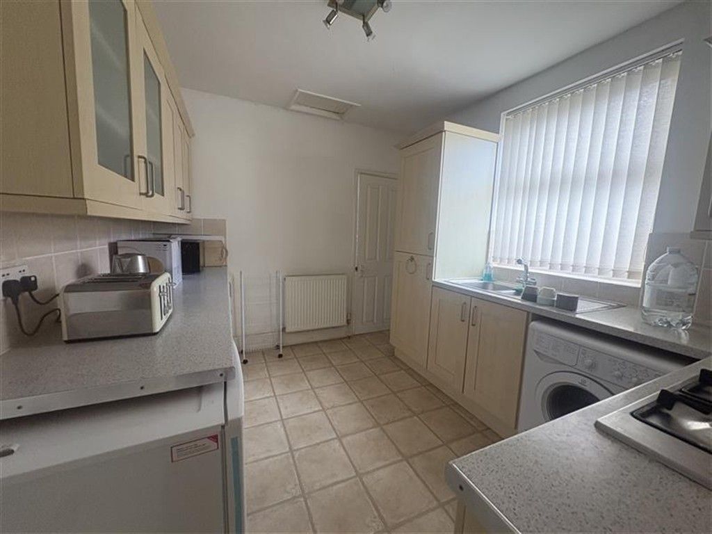 Property photo 3 of 7 Kitchen