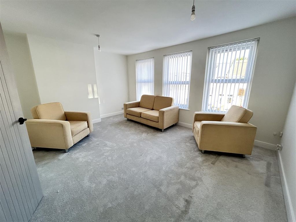 Property photo 2 of 11 Living Room