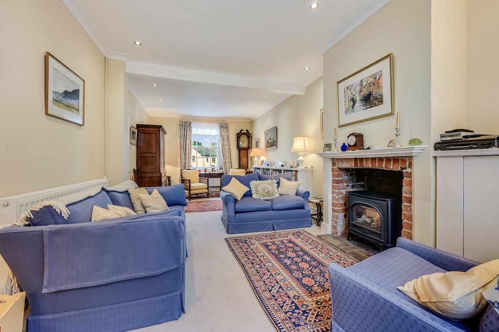 Property photo 2 of 32