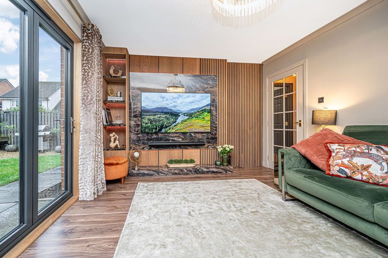 Property photo 3 of 34 Lounge