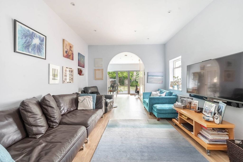 Property photo 1 of 17